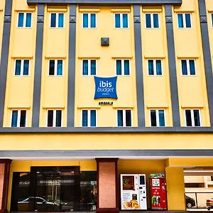 Ibis Budget Emerald Отель